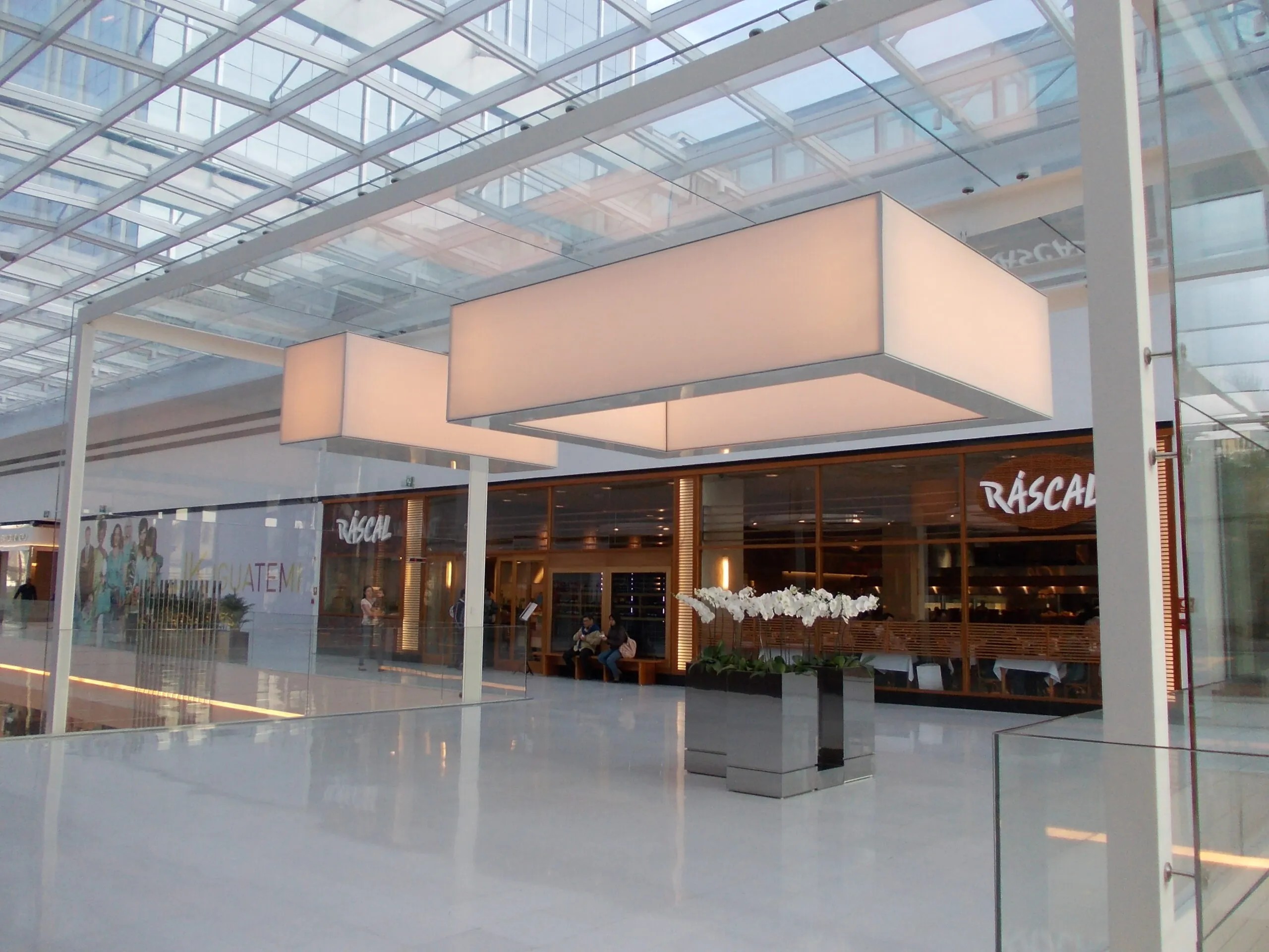 Luminarias gran formato mall